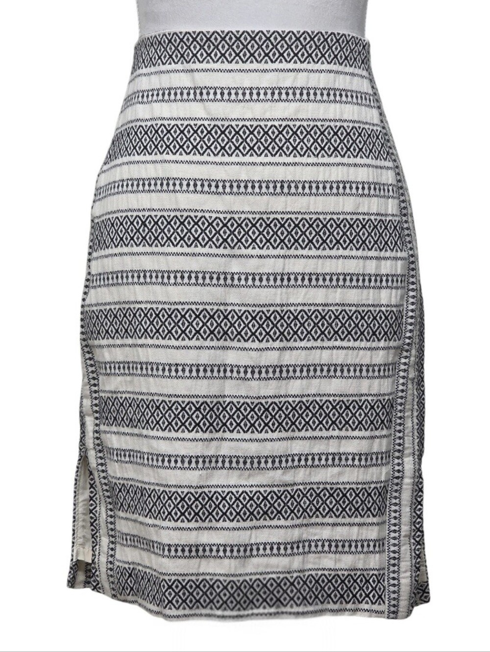 LOFT Black and Off White Tapestry Patterned Pencil Skirt Size 8